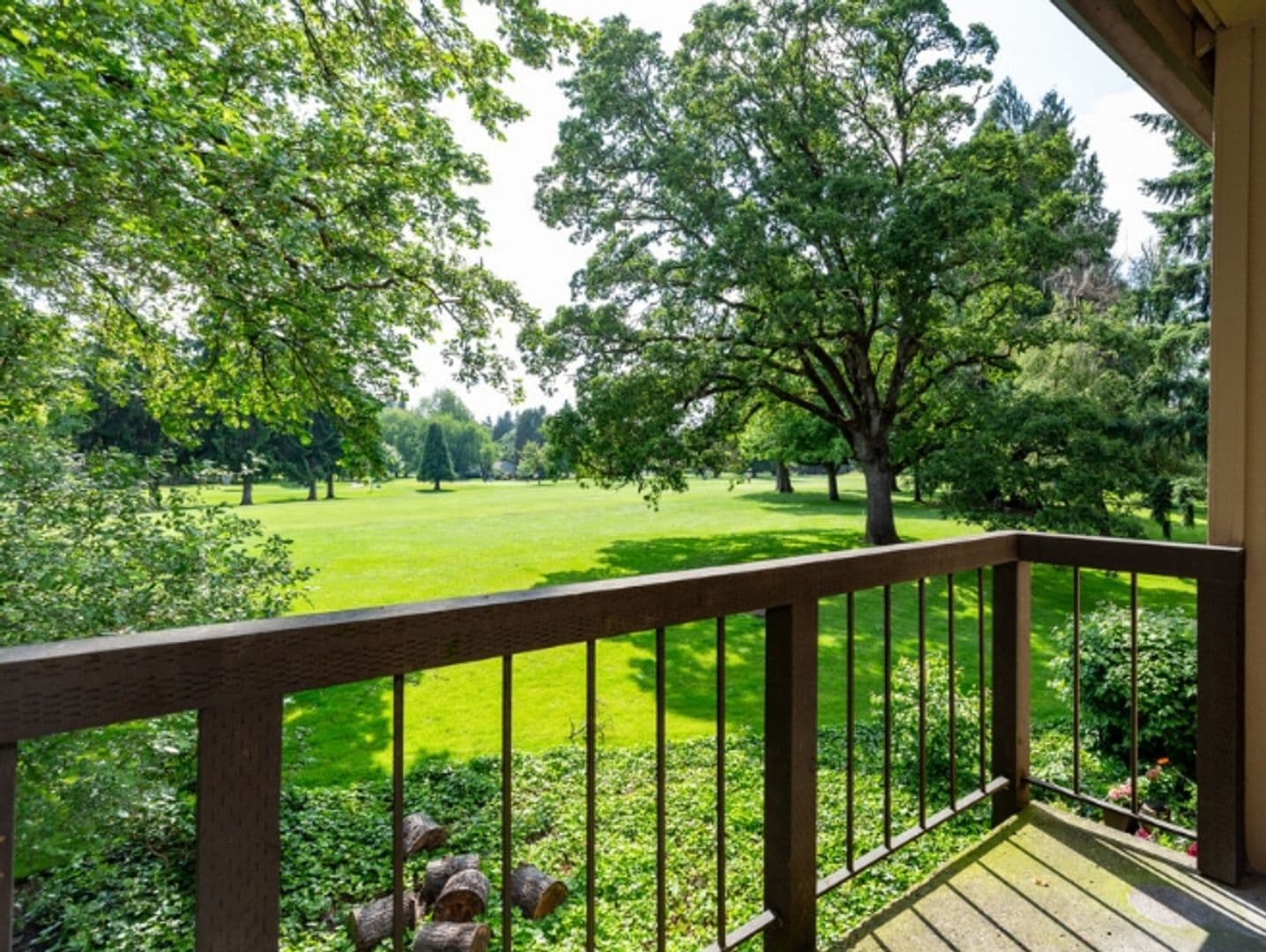 Eugene Apartment: 1800 Cal Young Road