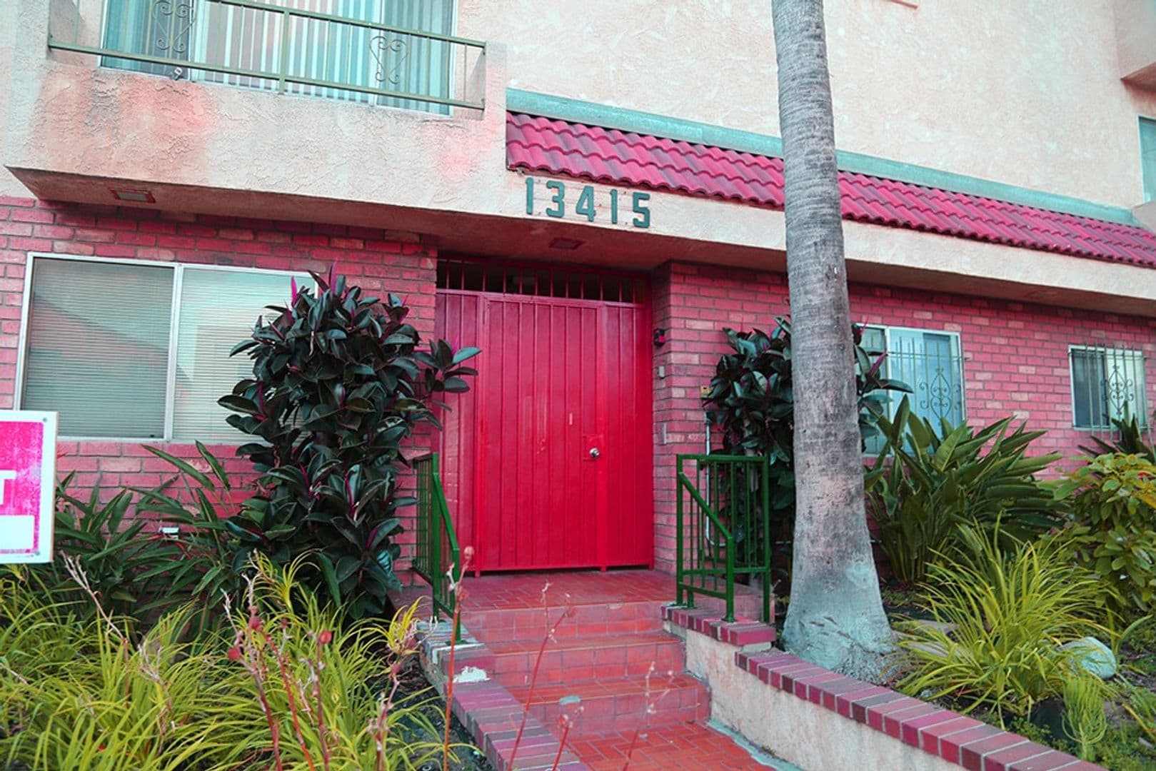 HAWTHORNE Apartment: 13415 DOTY AVENUE