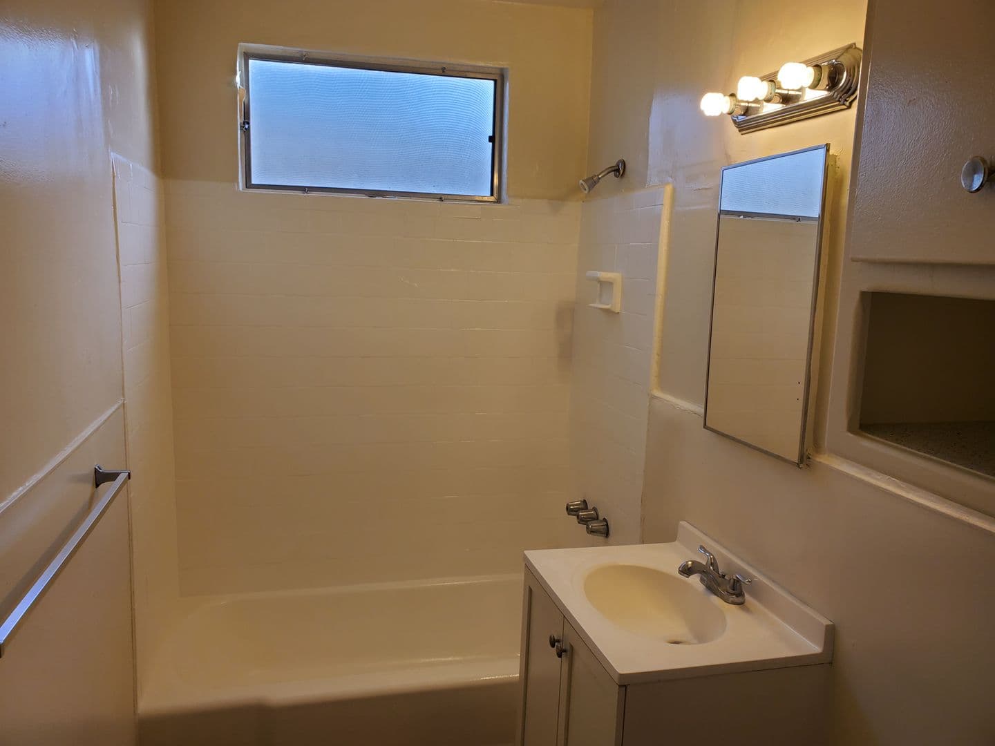 HAWTHORNE Apartment: 12319 Manor Drive