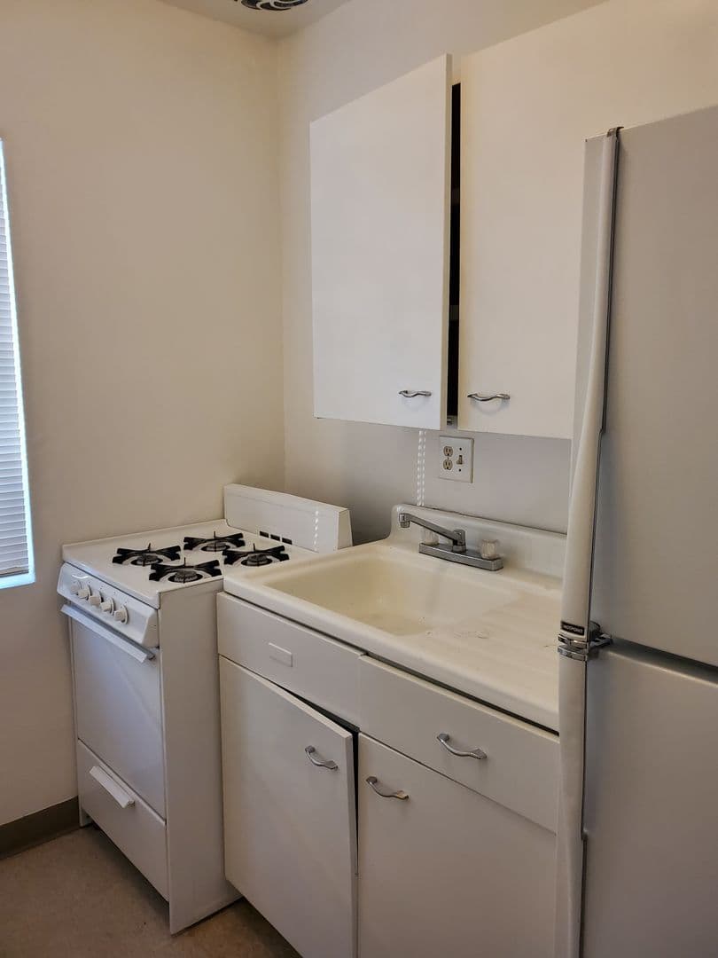 HAWTHORNE Apartment: 12319 Manor Drive
