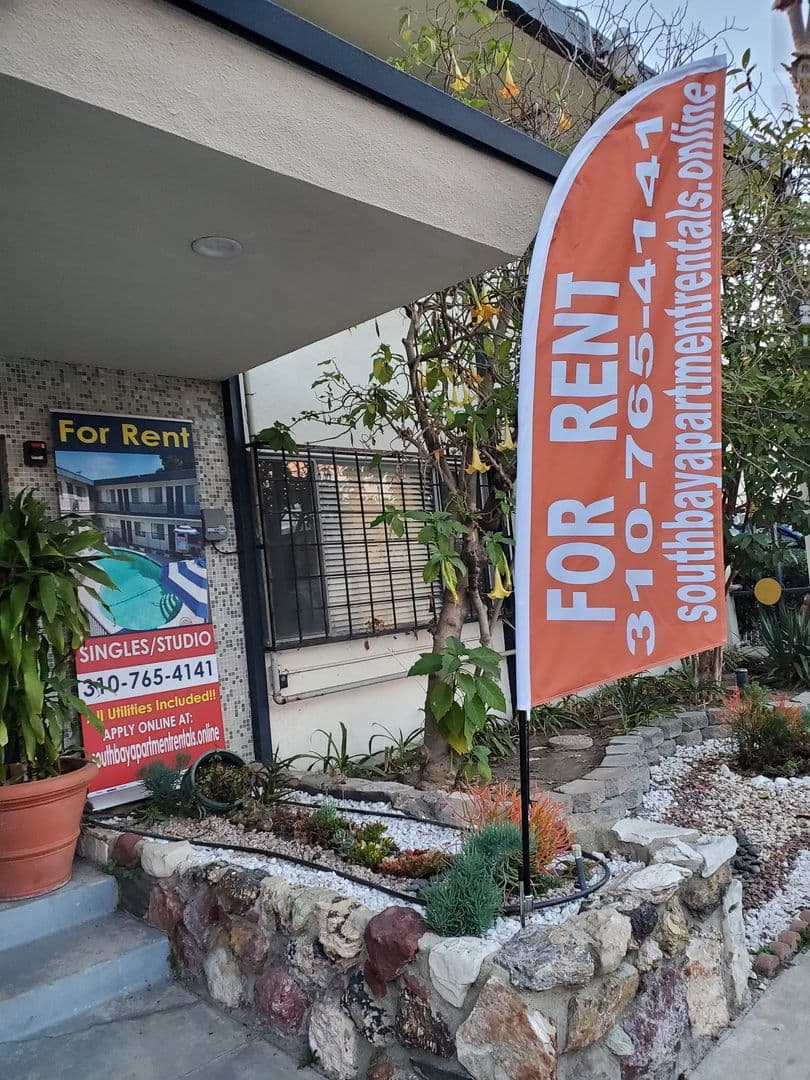 HAWTHORNE Apartment: 12319 Manor Drive