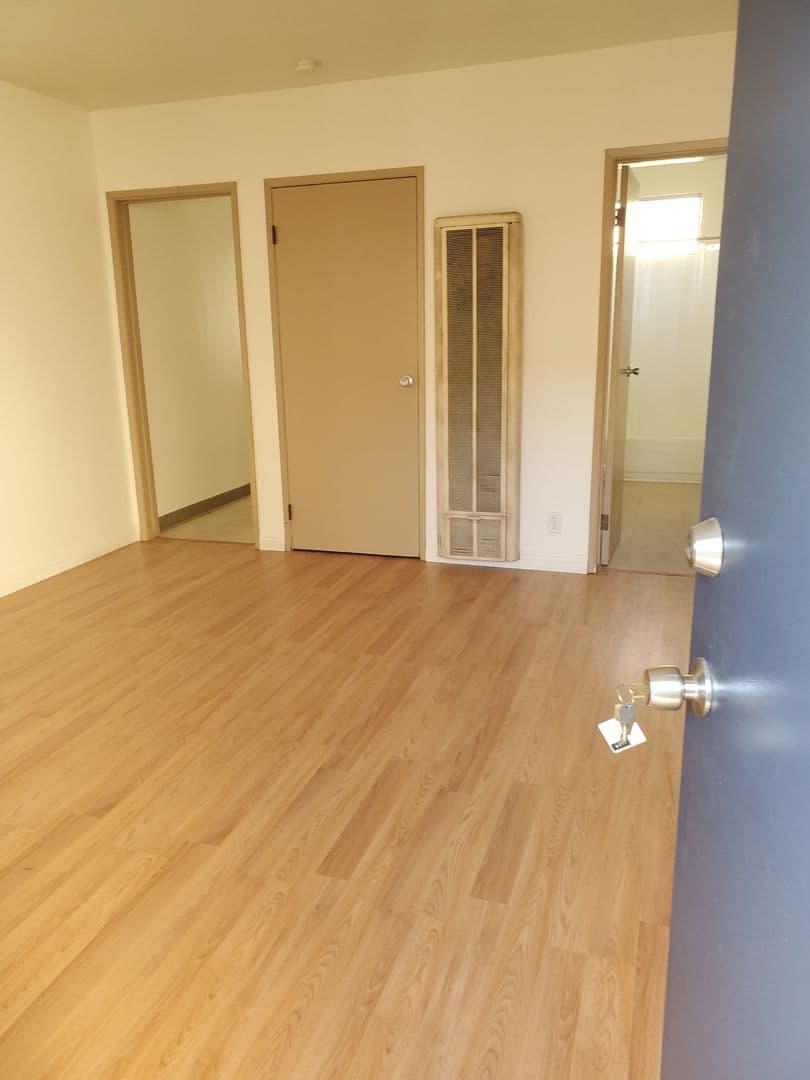 HAWTHORNE Apartment: 12319 Manor Drive