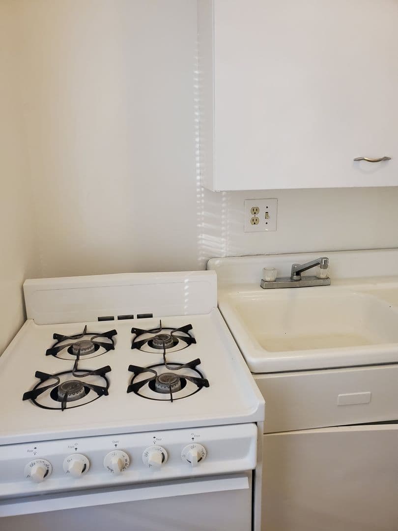 HAWTHORNE Apartment: 12319 Manor Drive