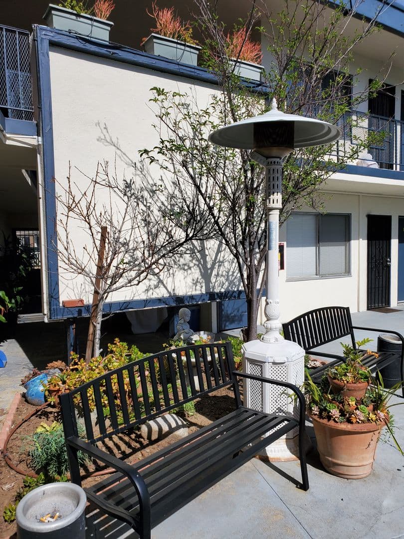 HAWTHORNE Apartment: 12319 Manor Drive