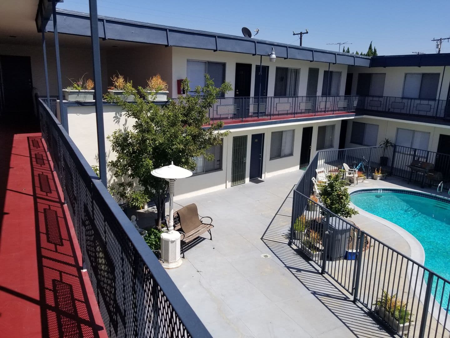 HAWTHORNE Apartment: 12319 Manor Drive