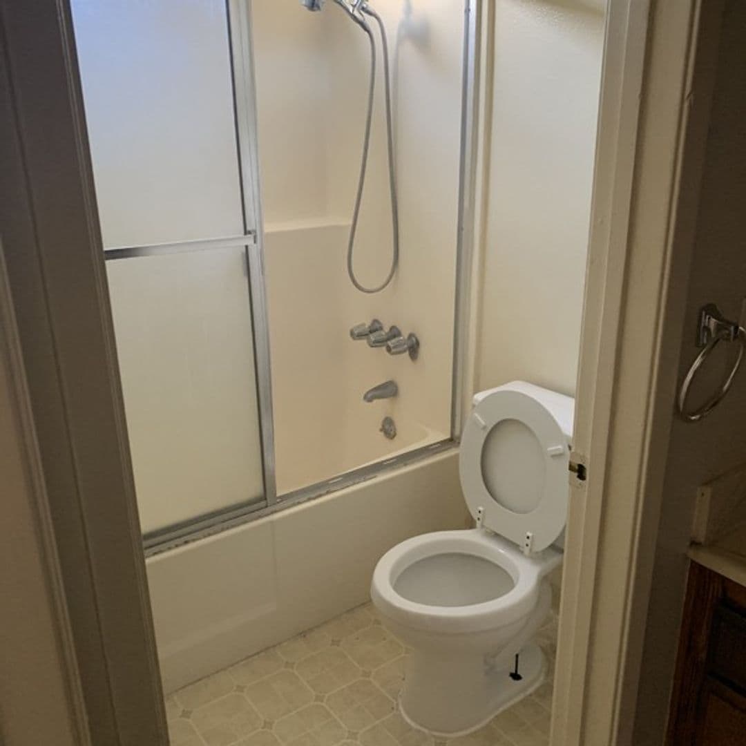 HAWTHORNE Apartment: 13415 DOTY AVENUE