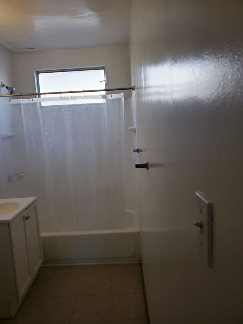HAWTHORNE Apartment: 12319 Manor Drive