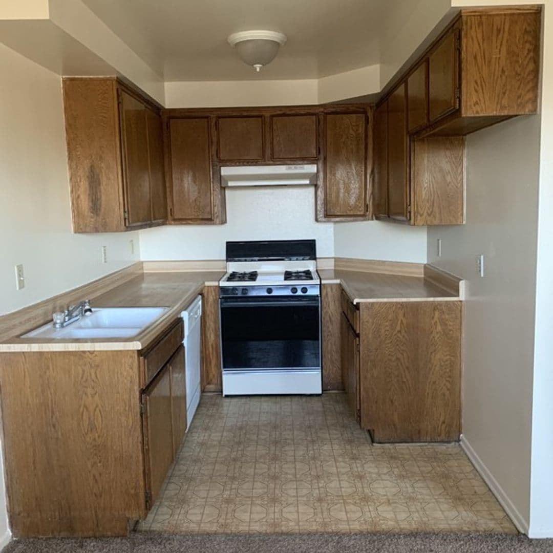 HAWTHORNE Apartment: 13415 DOTY AVENUE