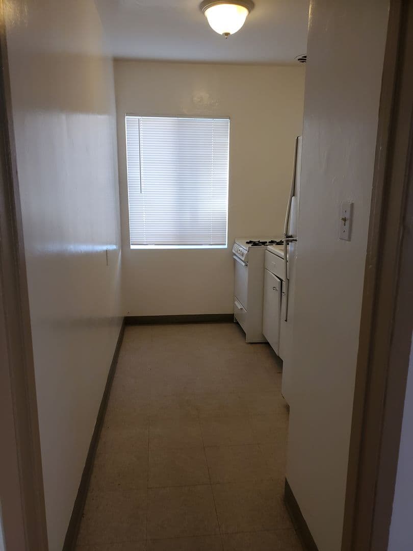 HAWTHORNE Apartment: 12319 Manor Drive