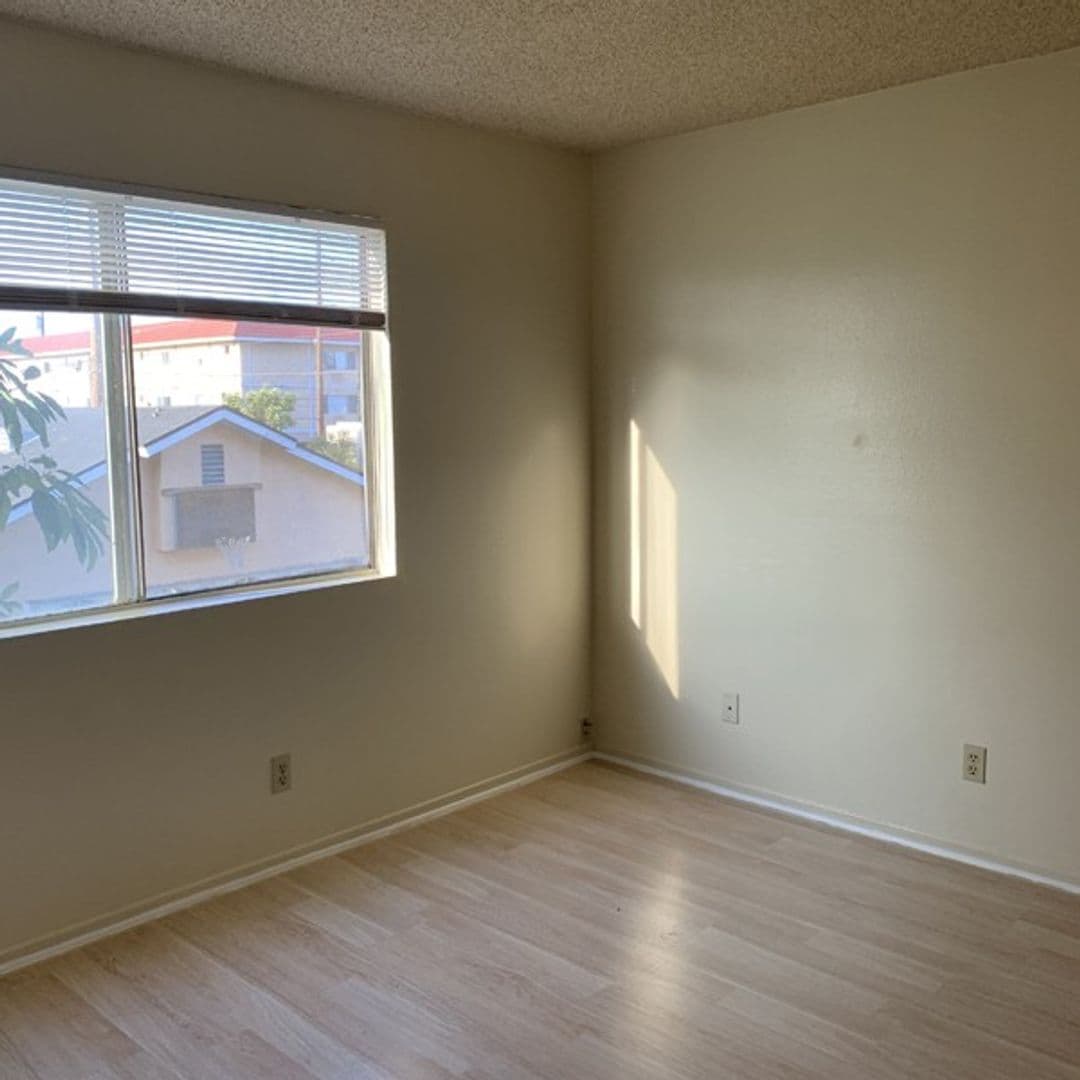HAWTHORNE Apartment: 13415 DOTY AVENUE