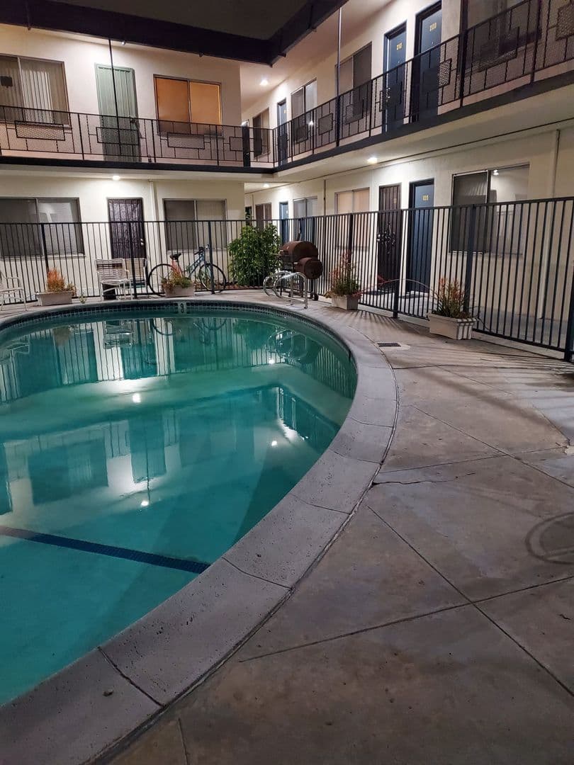 HAWTHORNE Apartment: 12319 Manor Drive