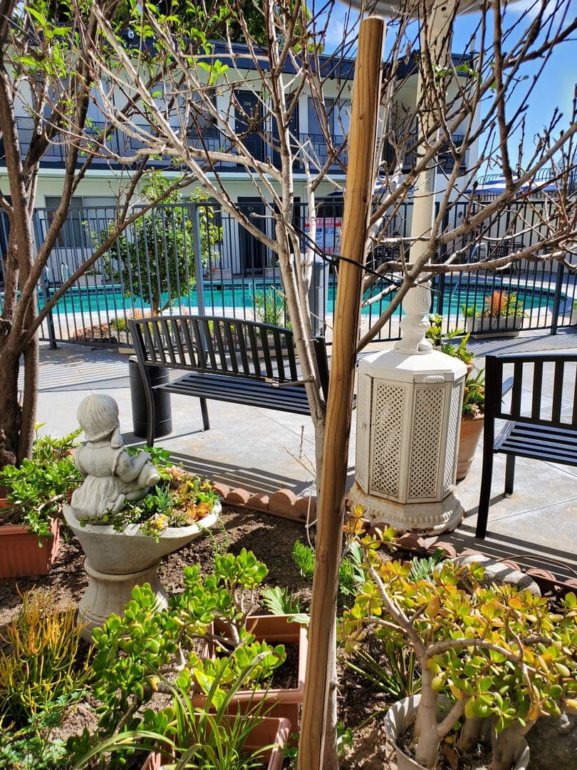 HAWTHORNE Apartment: 12319 Manor Drive