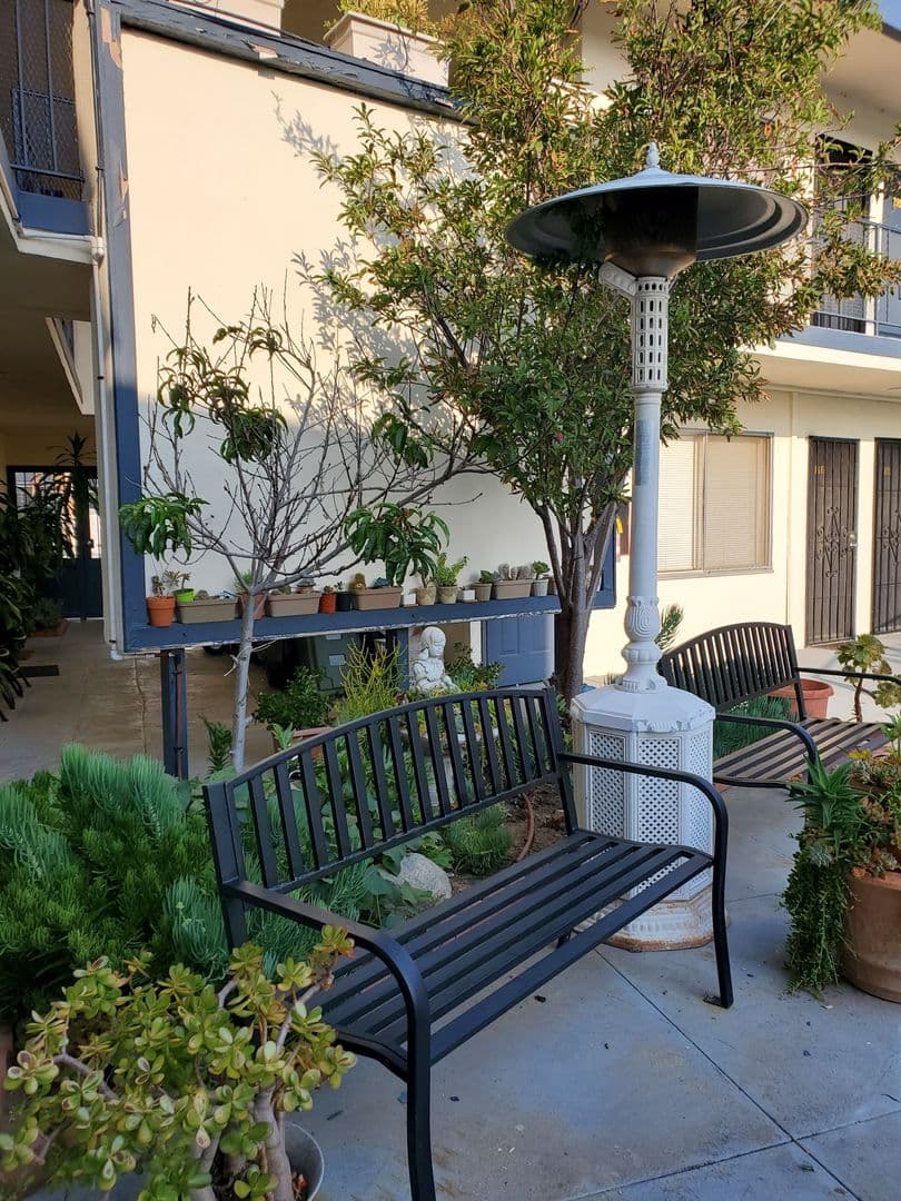 HAWTHORNE Apartment: 12319 Manor Drive