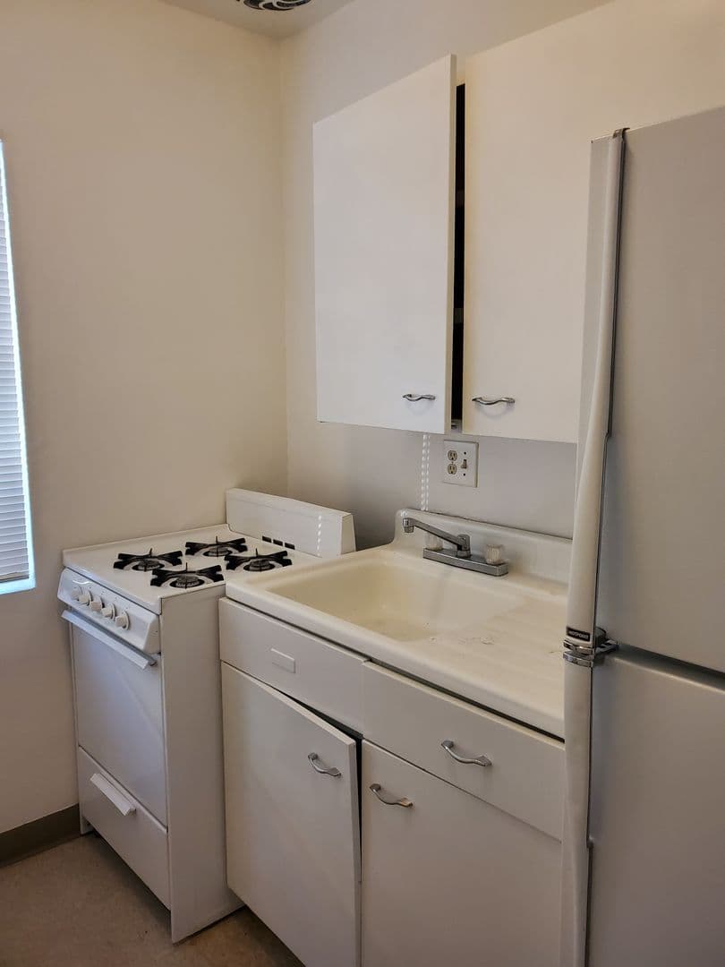 HAWTHORNE Apartment: 12319 Manor Drive