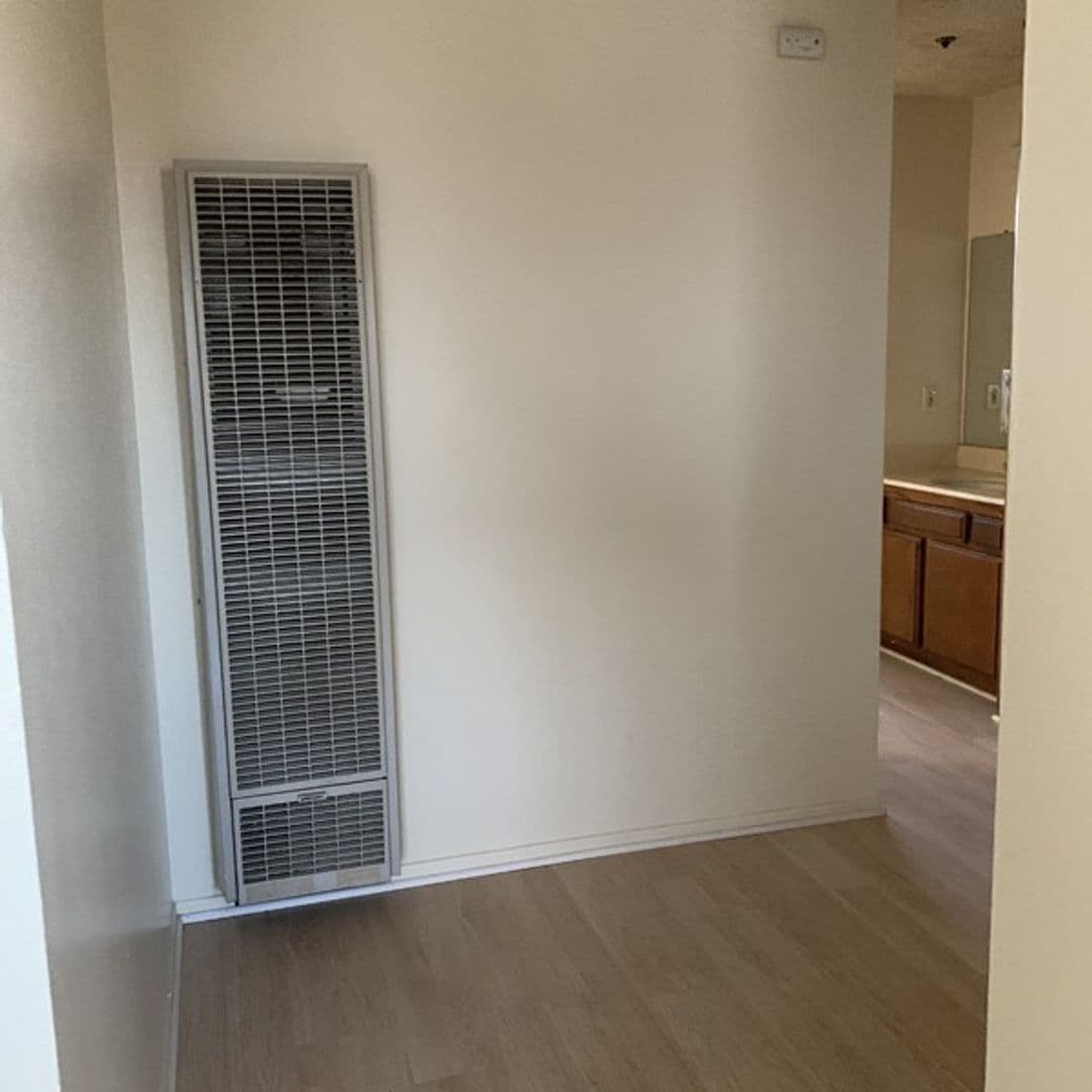 HAWTHORNE Apartment: 13415 DOTY AVENUE