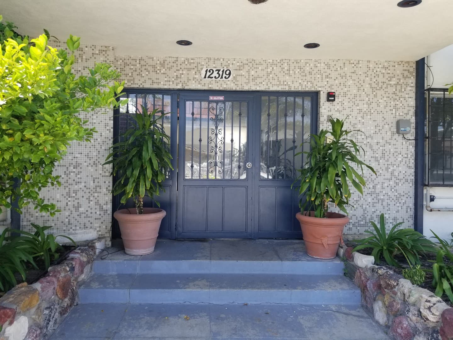 HAWTHORNE Apartment: 12319 Manor Drive