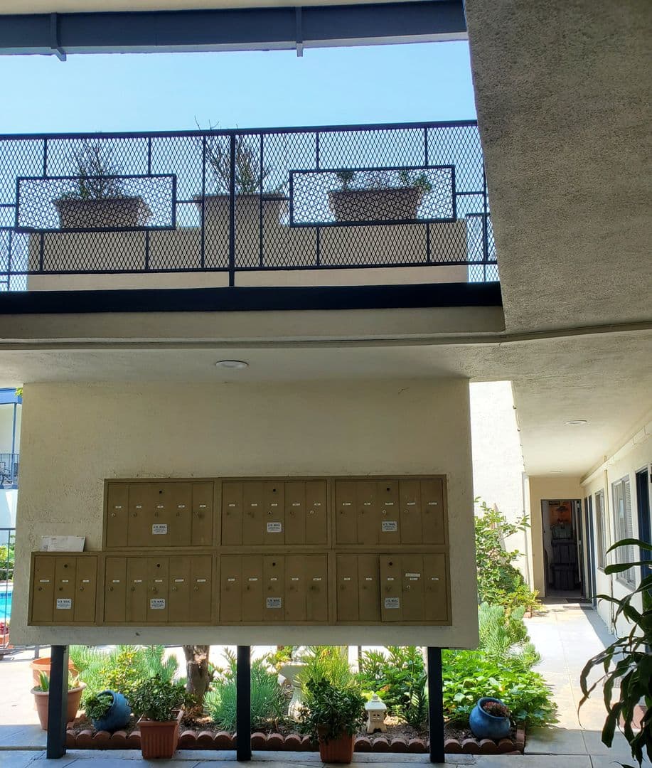 HAWTHORNE Apartment: 12319 Manor Drive
