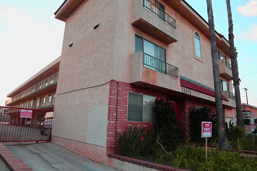 HAWTHORNE Apartment: 13415 DOTY AVENUE