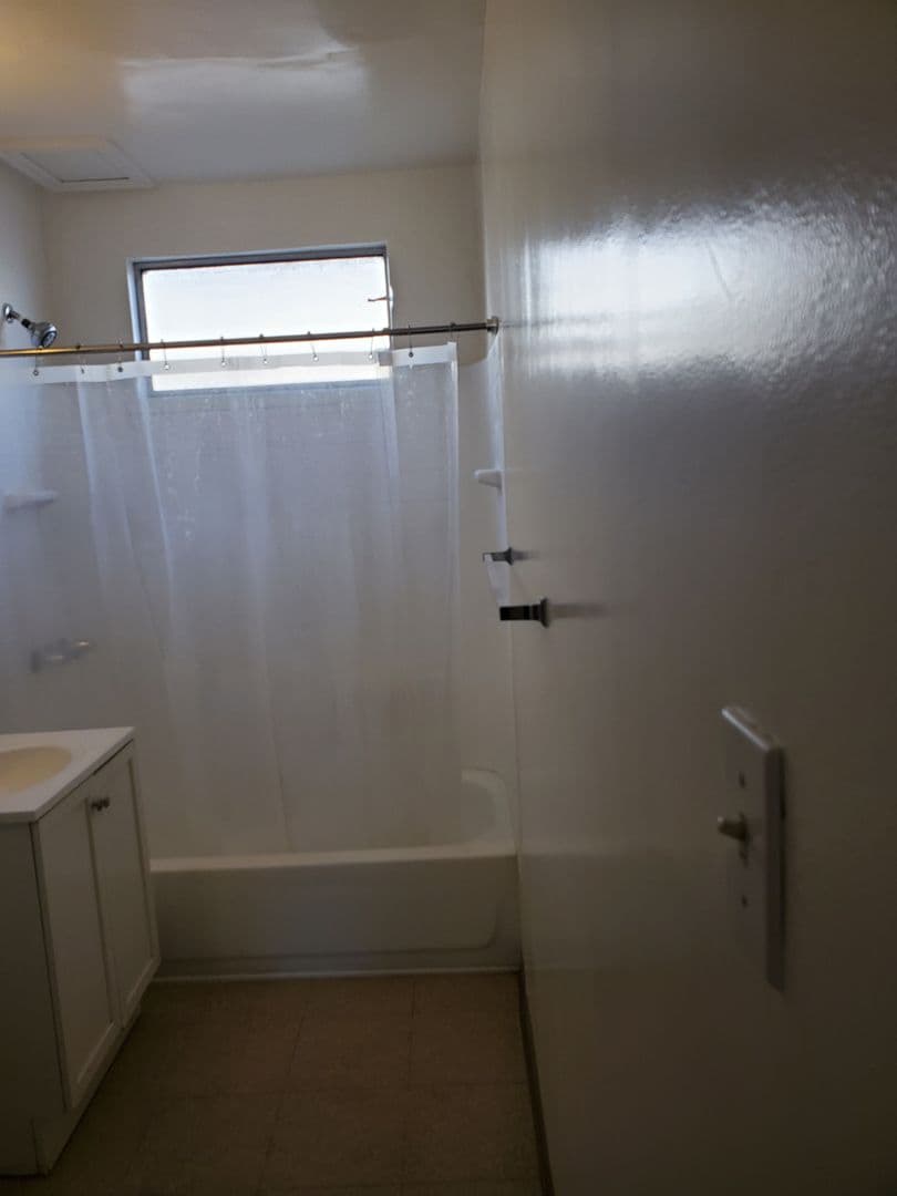 HAWTHORNE Apartment: 12319 Manor Drive