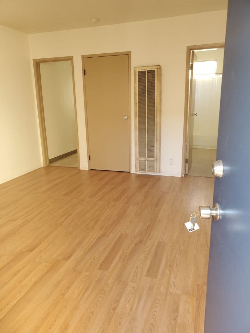 HAWTHORNE Apartment: 12319 Manor Drive