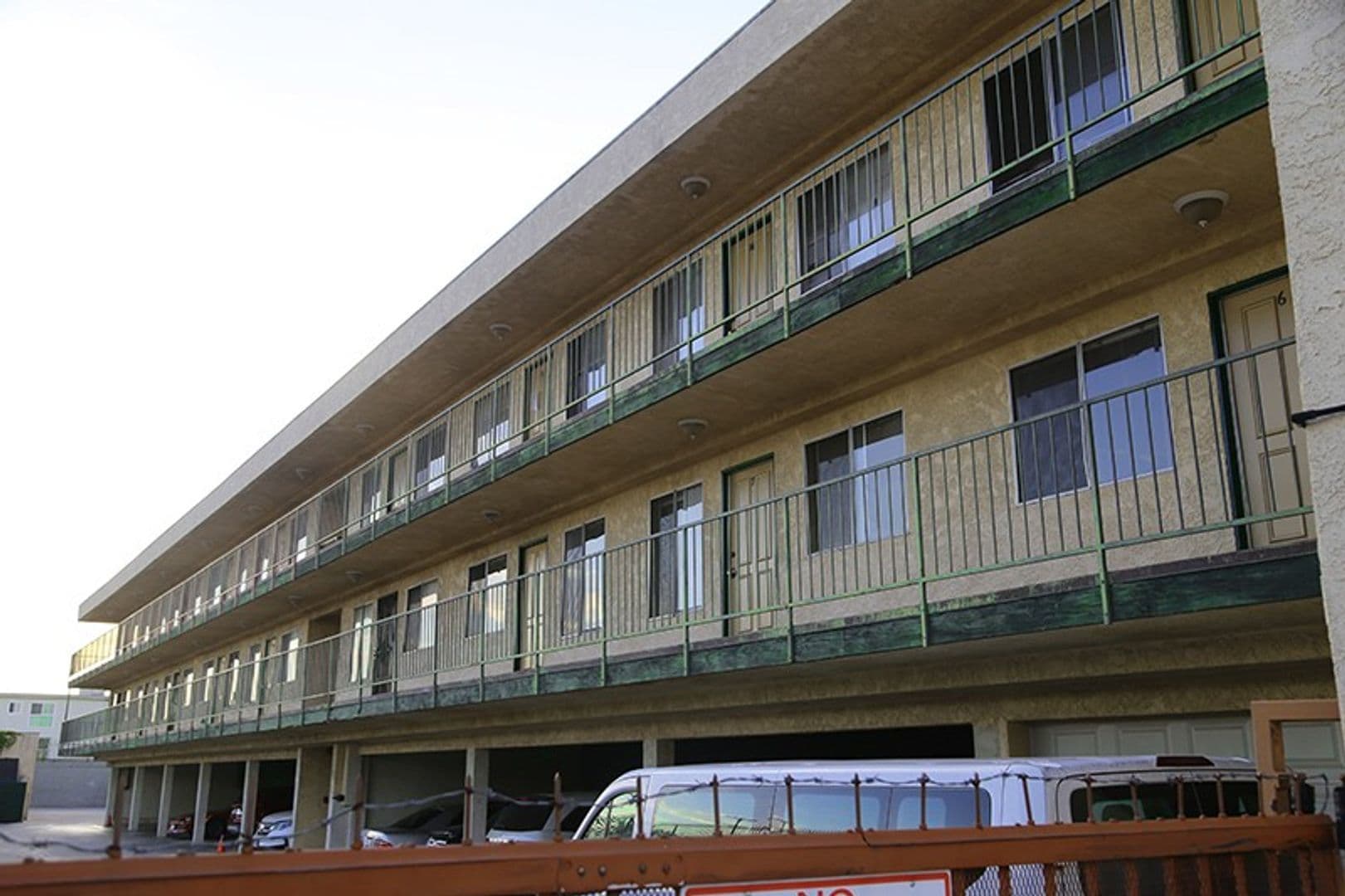 HAWTHORNE Apartment: 13415 DOTY AVENUE