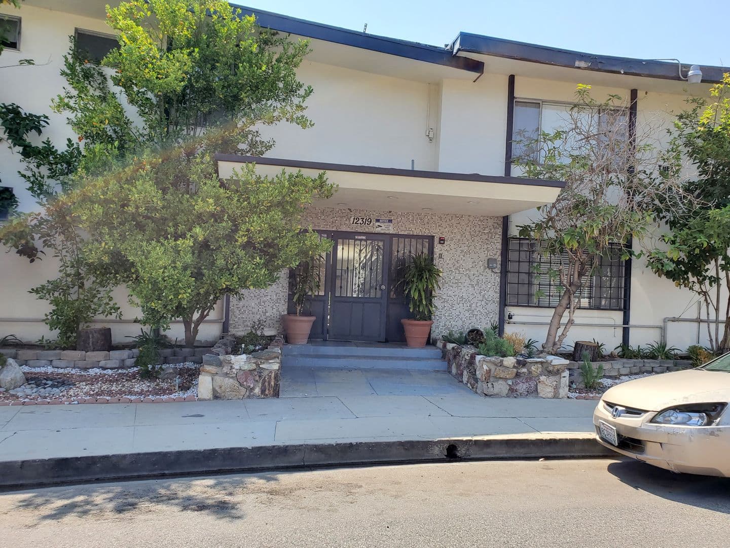 HAWTHORNE Apartment: 12319 Manor Drive
