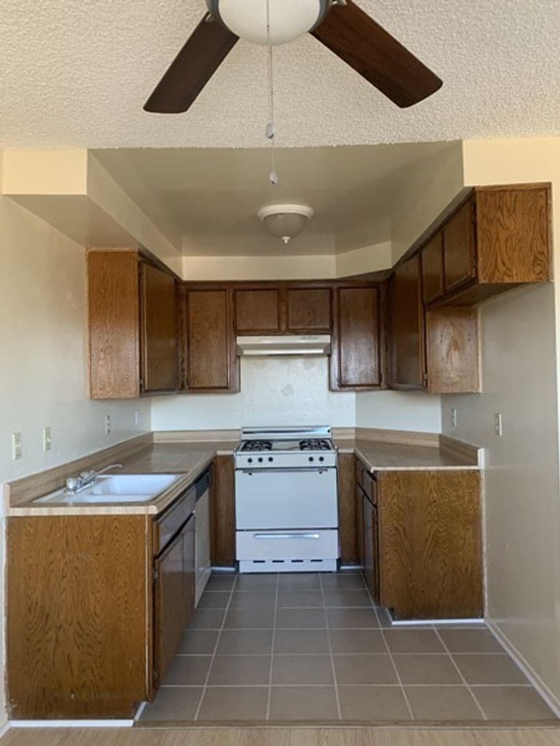HAWTHORNE Apartment: 13415 DOTY AVENUE