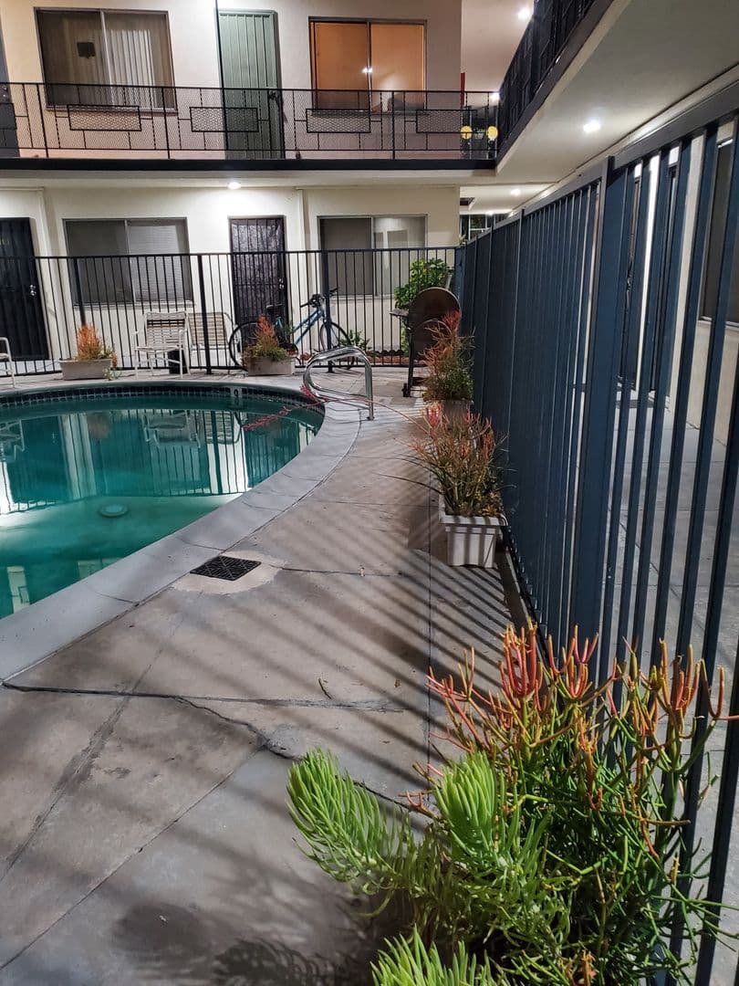 HAWTHORNE Apartment: 12319 Manor Drive