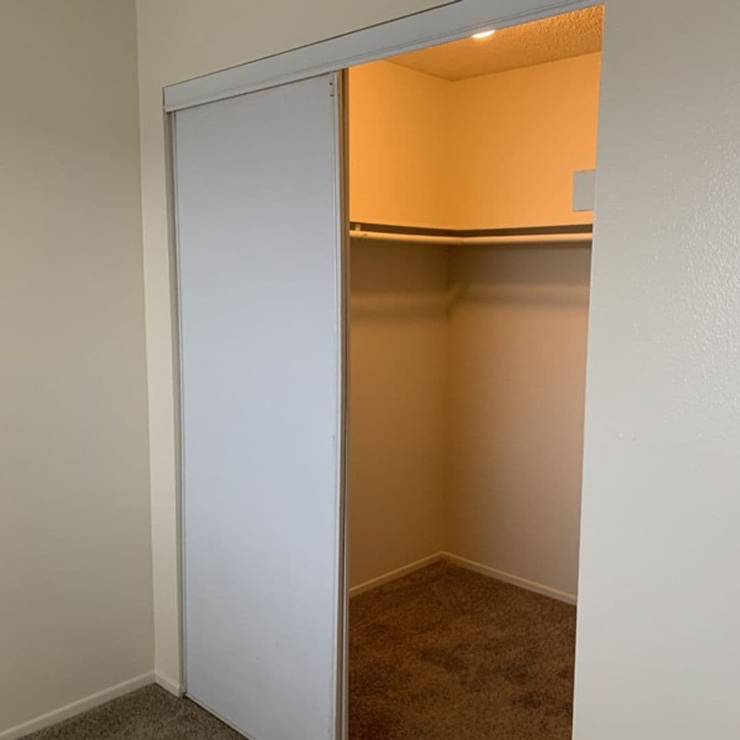 HAWTHORNE Apartment: 13415 DOTY AVENUE