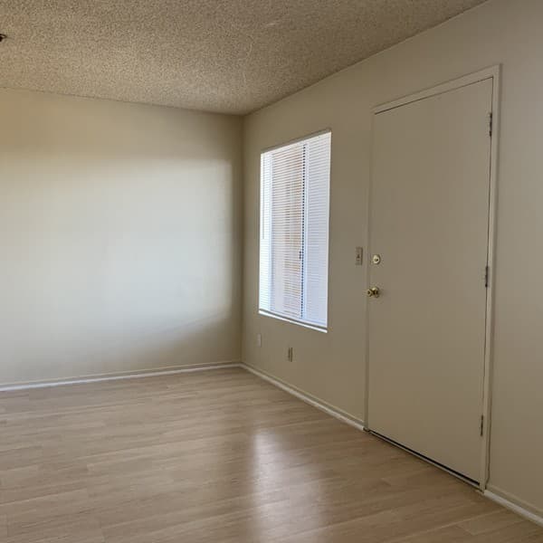 HAWTHORNE Apartment: 13415 DOTY AVENUE