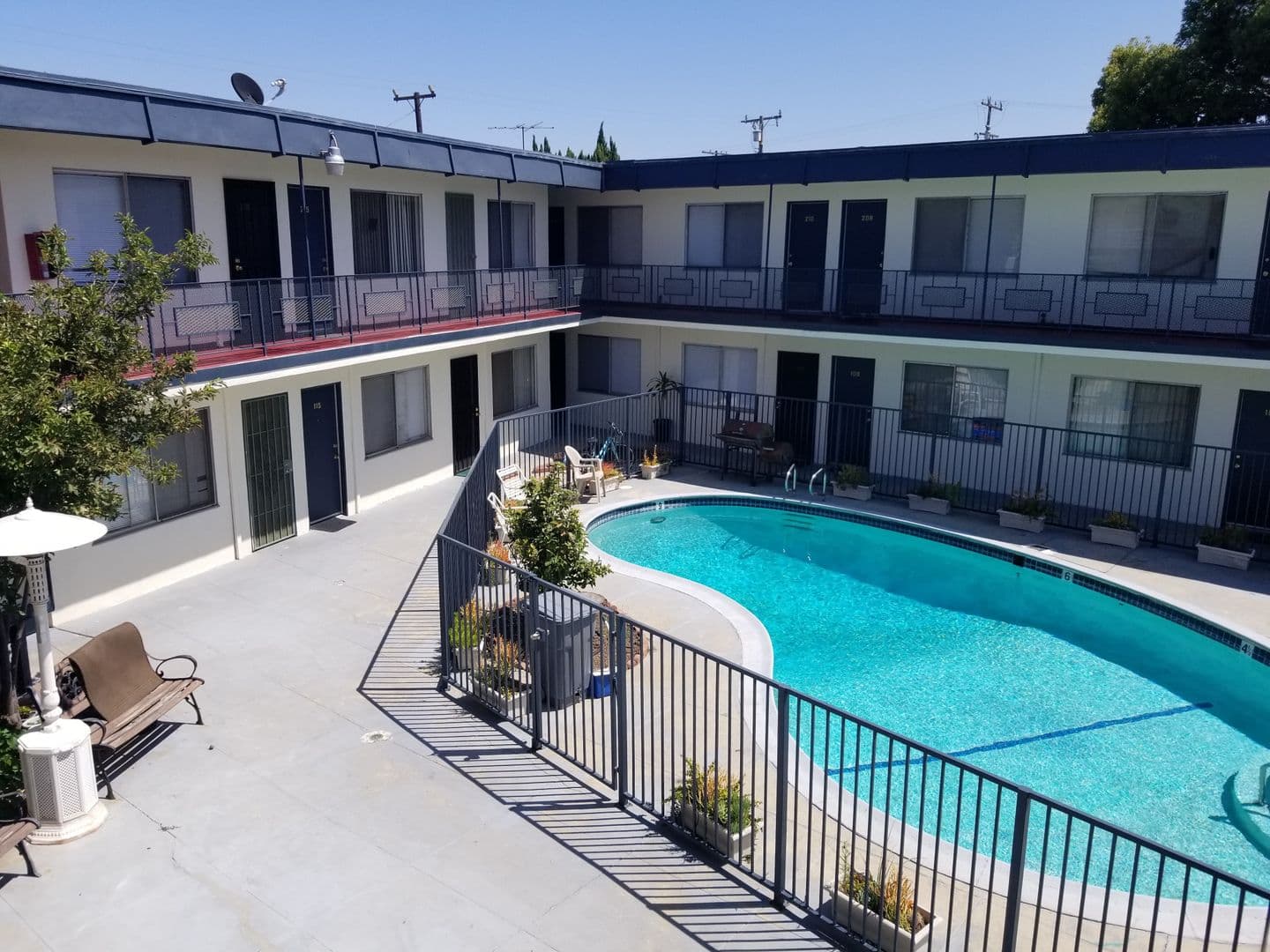 HAWTHORNE Apartment: 12319 Manor Drive