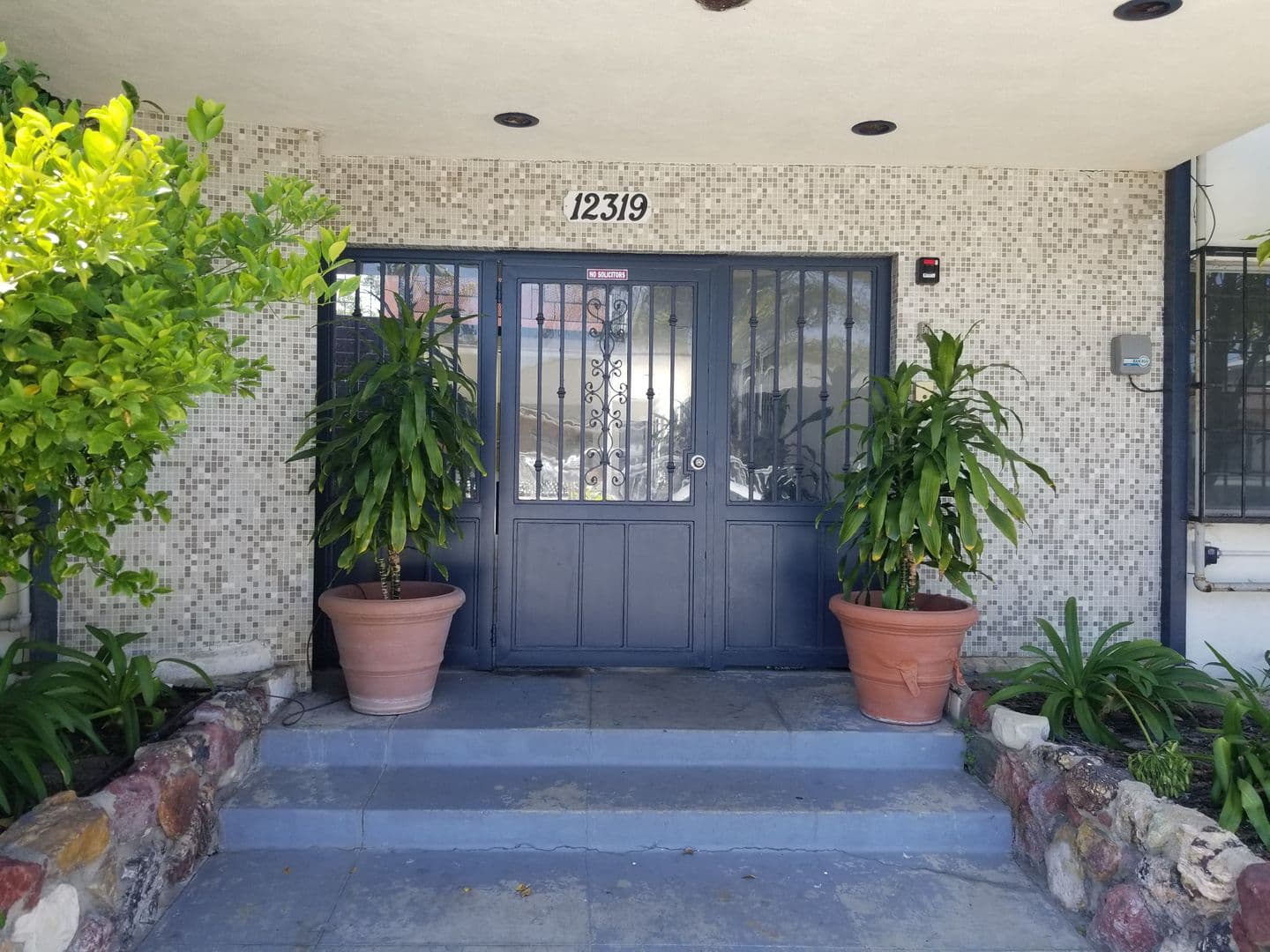 HAWTHORNE Apartment: 12319 Manor Drive