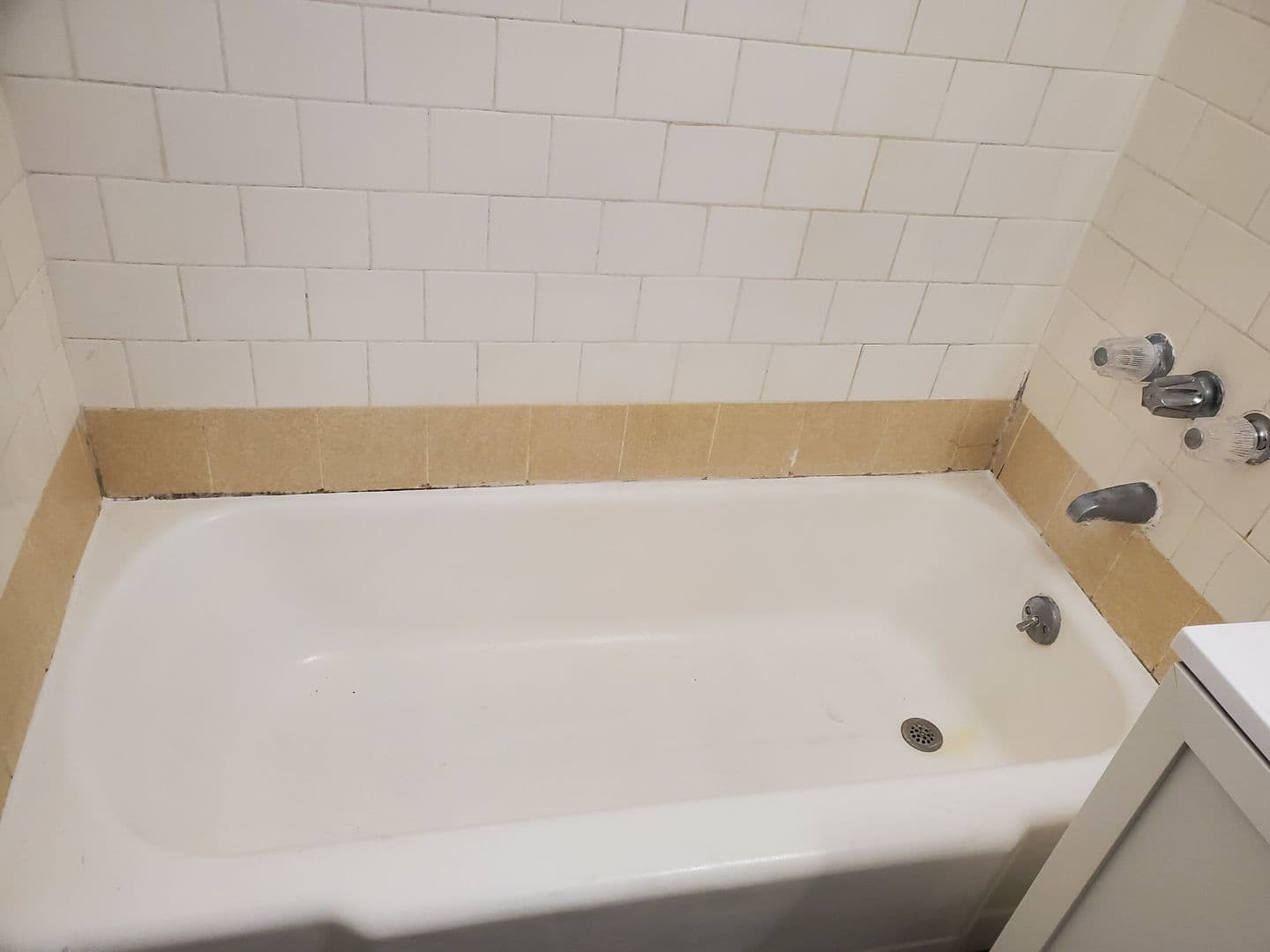 HAWTHORNE Apartment: 12319 Manor Drive