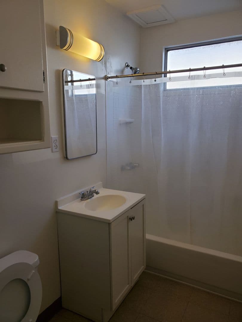 HAWTHORNE Apartment: 12319 Manor Drive
