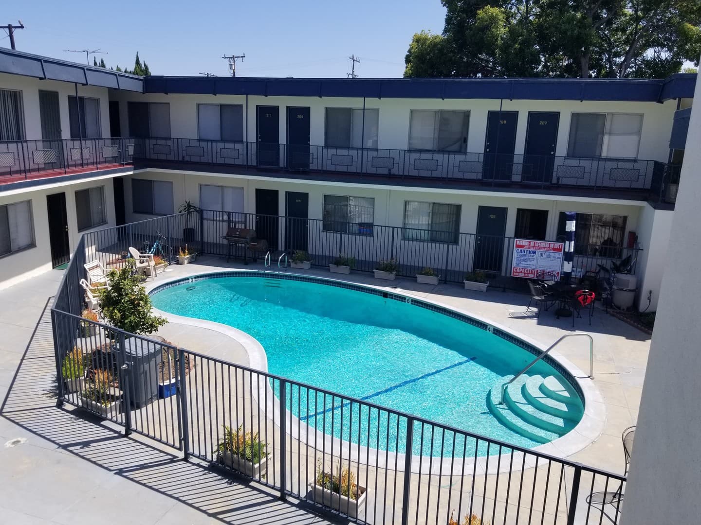 HAWTHORNE Apartment: 12319 Manor Drive