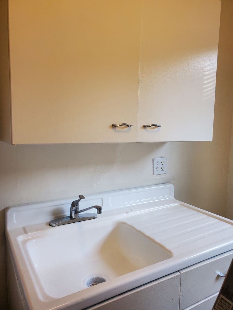 HAWTHORNE Apartment: 12319 Manor Drive