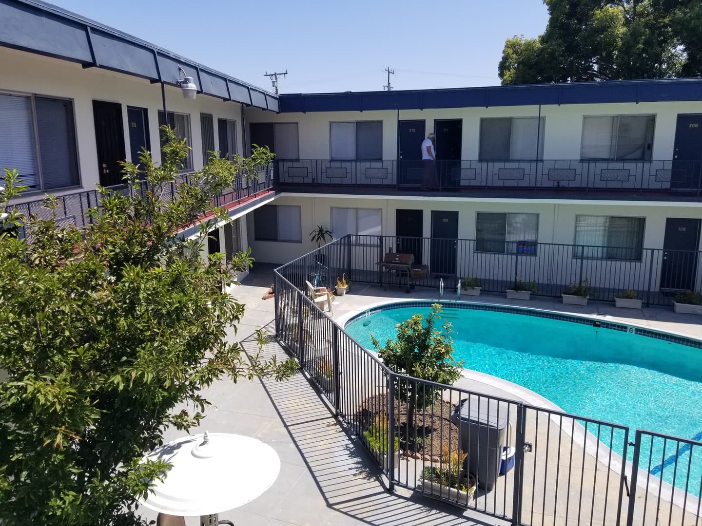 HAWTHORNE Apartment: 12319 Manor Drive