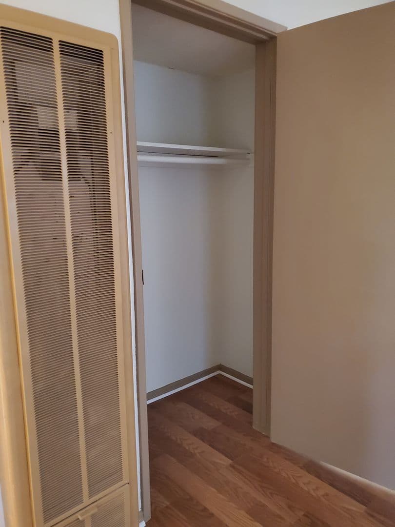 HAWTHORNE Apartment: 12319 Manor Drive