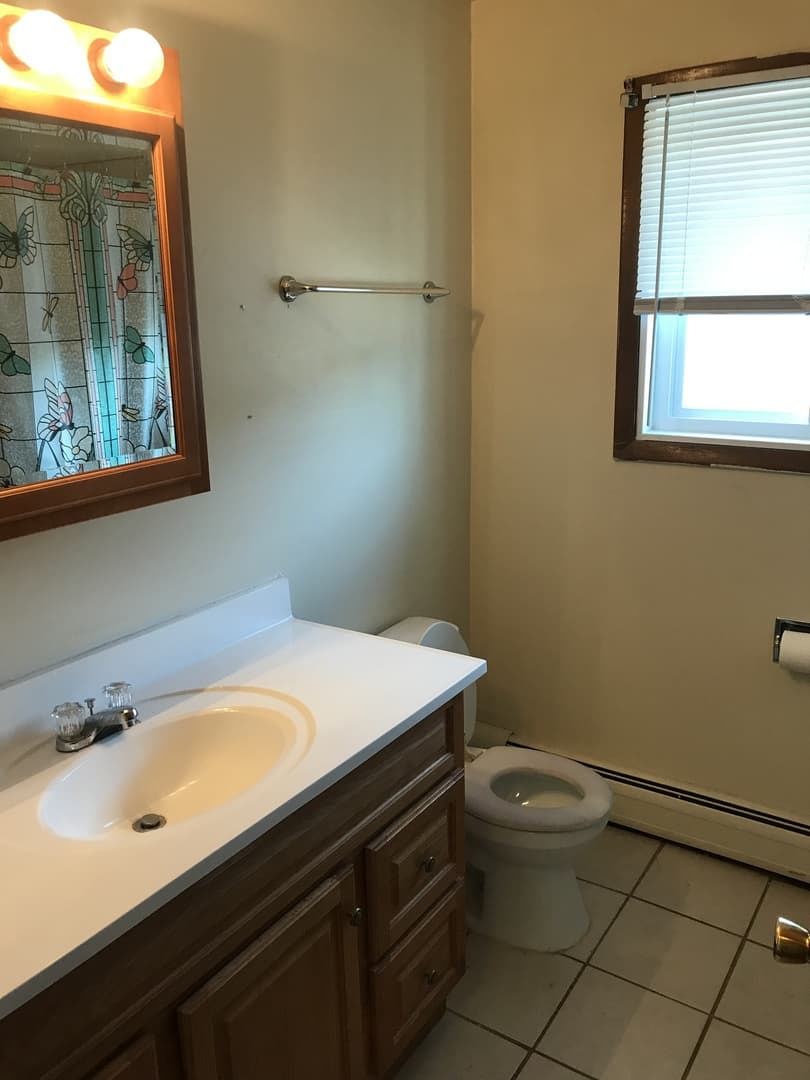 Lansing Apartment: 17723 Exchange Ave