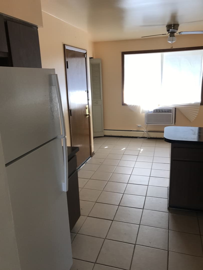 Lansing Apartment: 17723 Exchange Ave