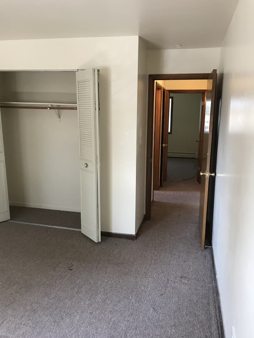 Lansing Apartment: 17723 Exchange Ave