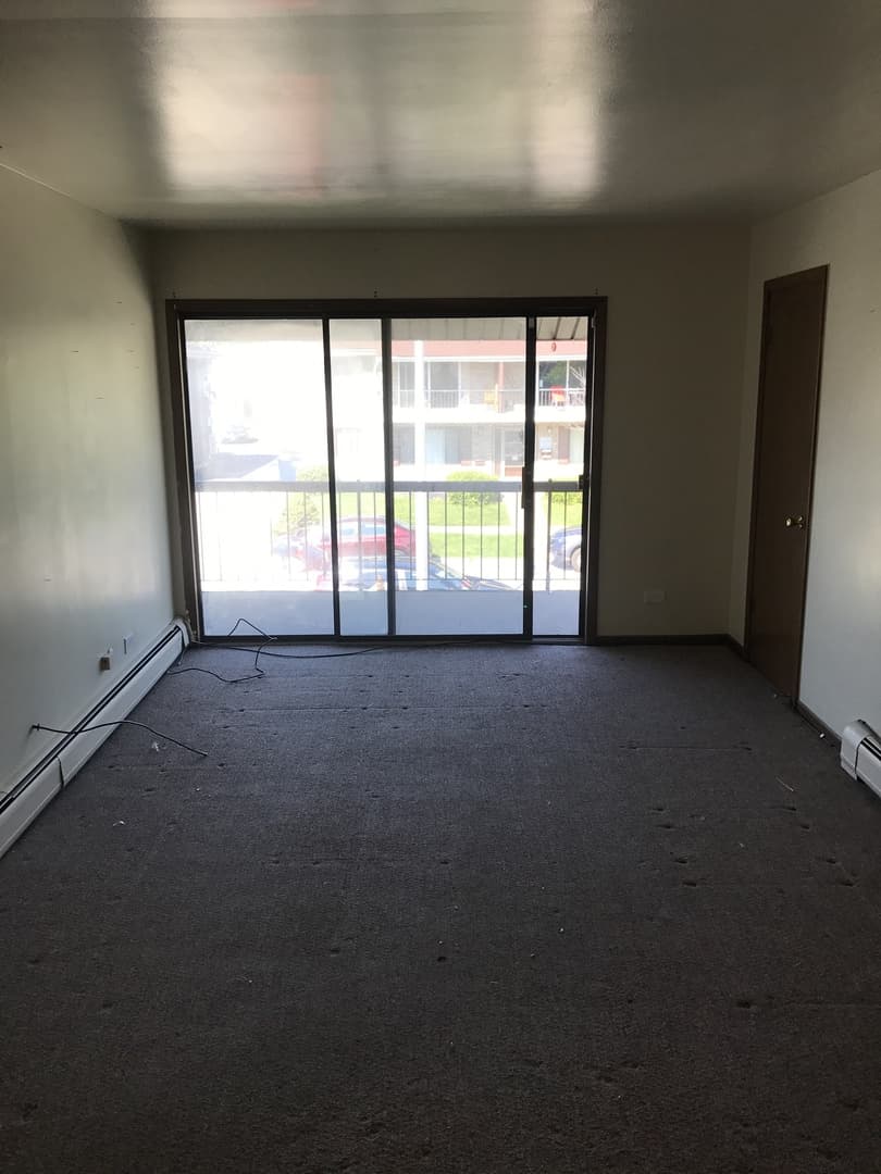 Lansing Apartment: 17723 Exchange Ave