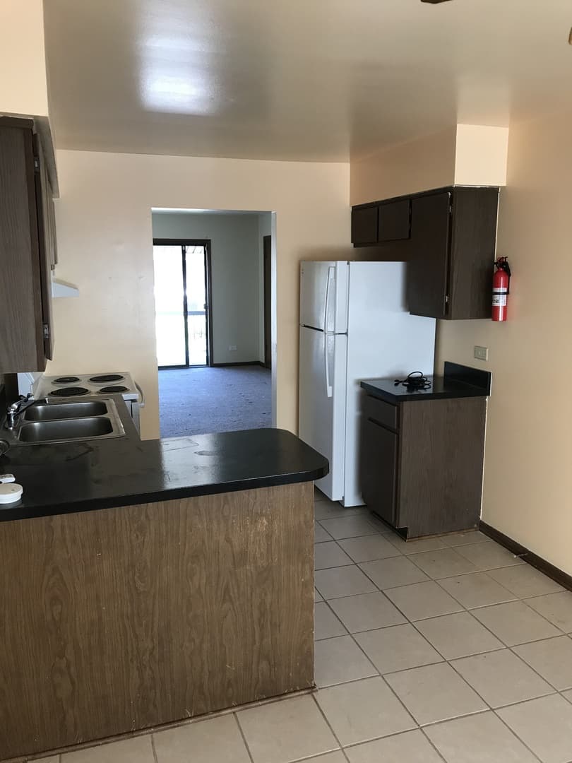 Lansing Apartment: 17723 Exchange Ave