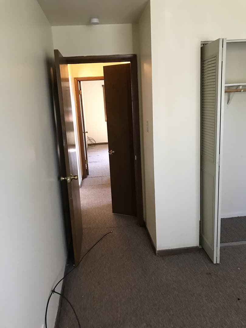 Lansing Apartment: 17723 Exchange Ave