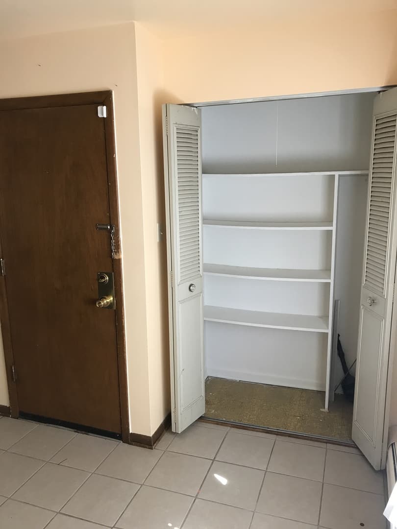 Lansing Apartment: 17723 Exchange Ave