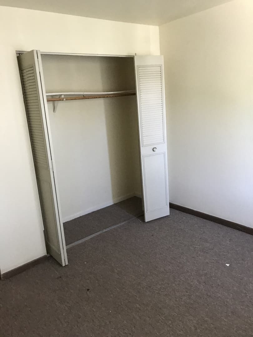 Lansing Apartment: 17723 Exchange Ave