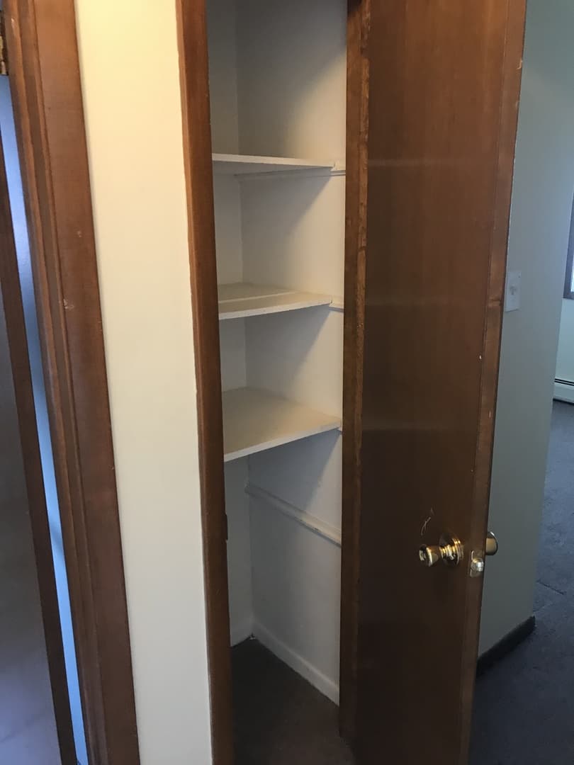 Lansing Apartment: 17723 Exchange Ave
