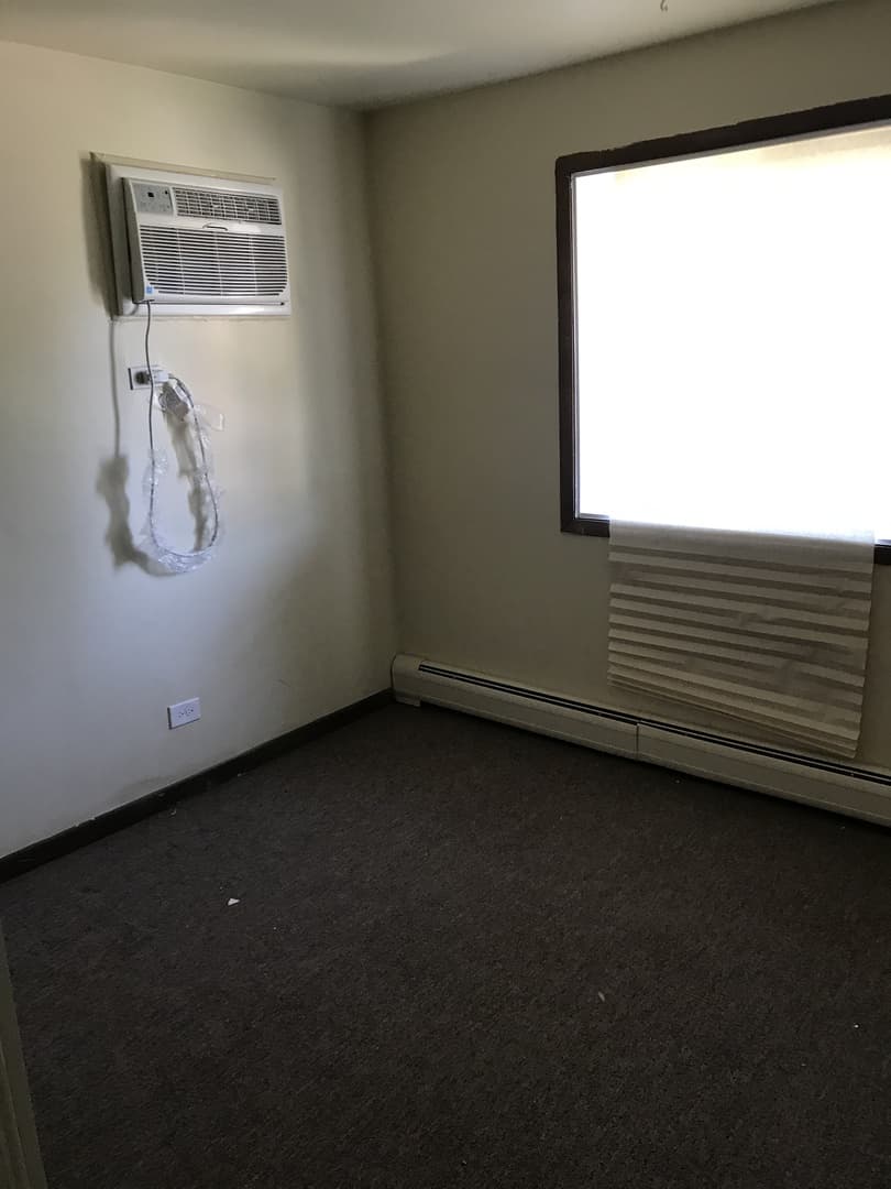 Lansing Apartment: 17723 Exchange Ave