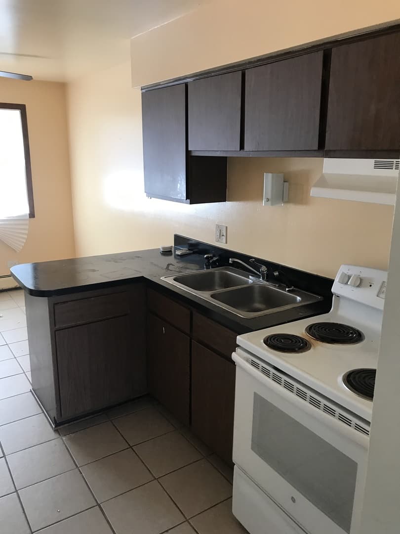 Lansing Apartment: 17723 Exchange Ave