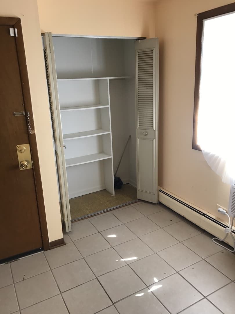 Lansing Apartment: 17723 Exchange Ave